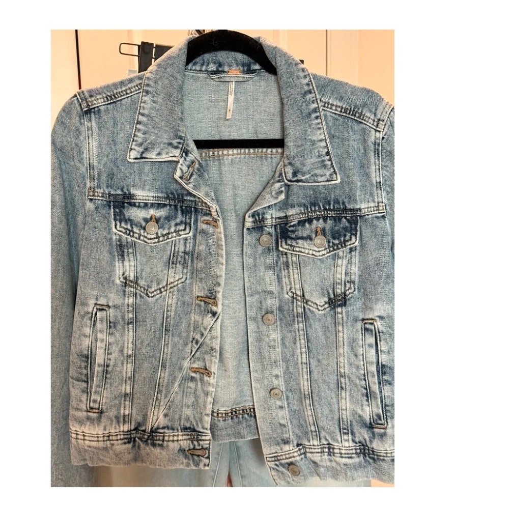 Free People Light Wash Denim Jean Jacket - Picture 2 of 15